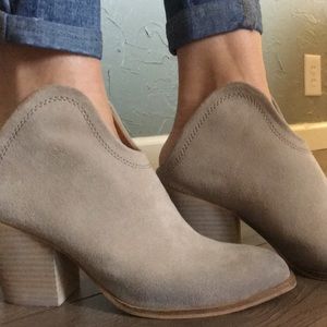 Chinese Laundry ankle boot